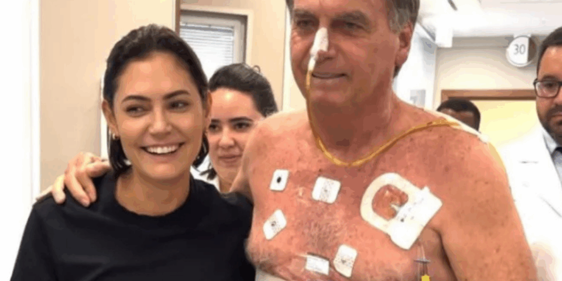 Ex-primeira-dama informa melhora no estado de saúde de Bolsonaro e início de fisioterapia.