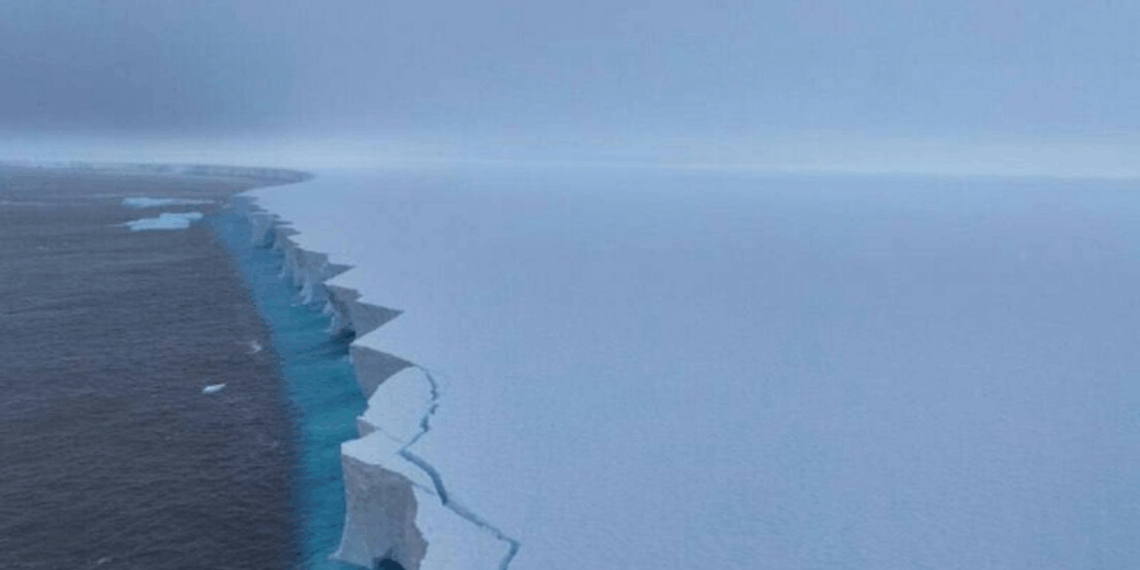 Iceberg histórico A23a está se partindo no Atlântico Sul.