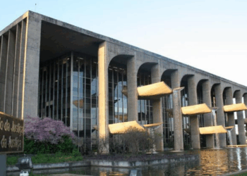 Ministério da Justiça cobra Google e Apple após identificar aplicativos ilegais de bets no Brasil.
