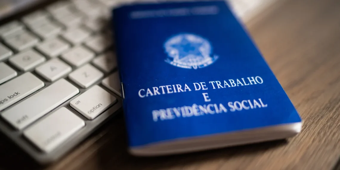 Prefeitura de Vitória realiza ação “Sine de Vitória mais perto de você” na região de São Pedro, com serviços de emprego e orientação profissional para a população.