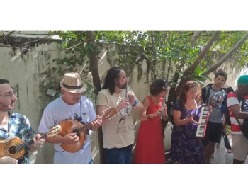 Trem do Choro comemora o Dia Nacional do Choro no Rio com shows dentro dos vagões, homenagem a Pixinguinha e Nilze Carvalho e programação cultural gratuita em Olaria.