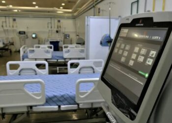 Pesquisa TIC Saúde mostra crescimento do uso de inteligência artificial em hospitais e clínicas brasileiras, especialmente na gestão e nos diagnósticos.