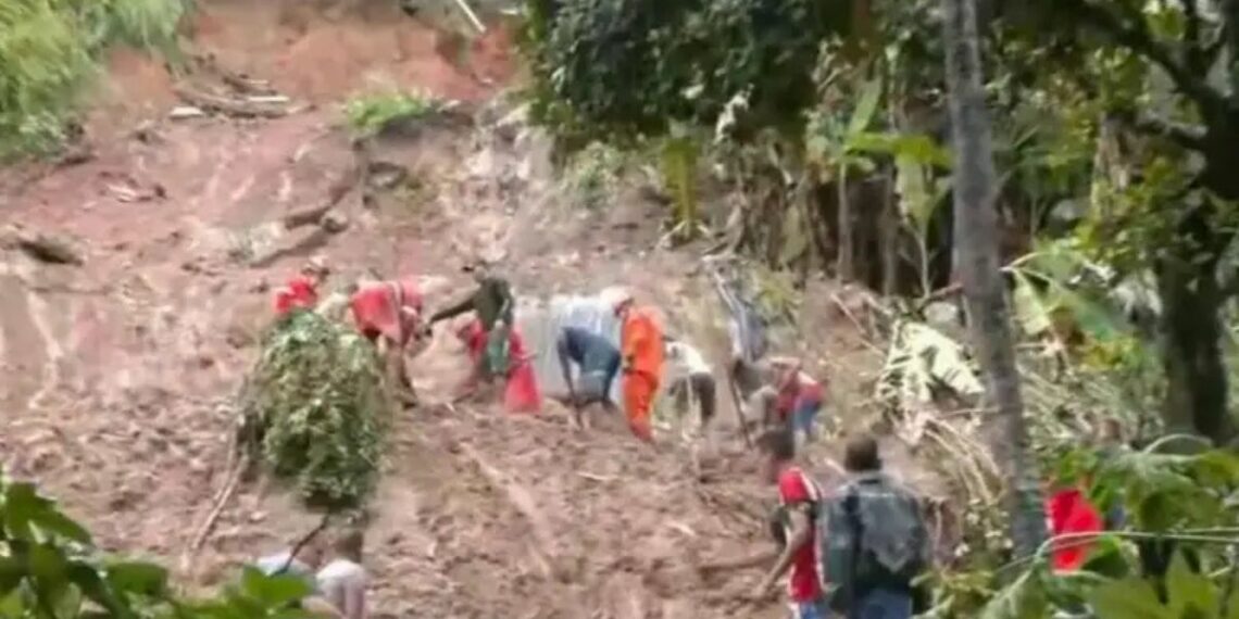  Presidente Lula anuncia apoio federal às cidades afetadas pelas fortes chuvas em Pernambuco. Defesa Civil mantém alerta para Recife e região metropolitana.