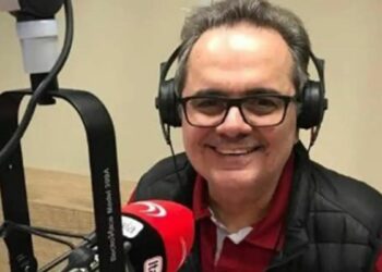 O narrador esportivo Milton Naves morreu aos 70 anos em Belo Horizonte. Ícone do rádio mineiro, trabalhou por mais de 40 anos na Rádio Itatiaia e cobriu nove Copas do Mundo.