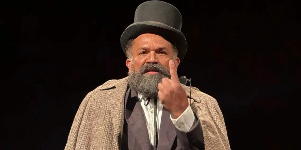 Espetáculo sobre Luiz Gama em Brasília destaca legado do abolicionista, luta antirracista e importância da consciência histórica no Brasil atual.
