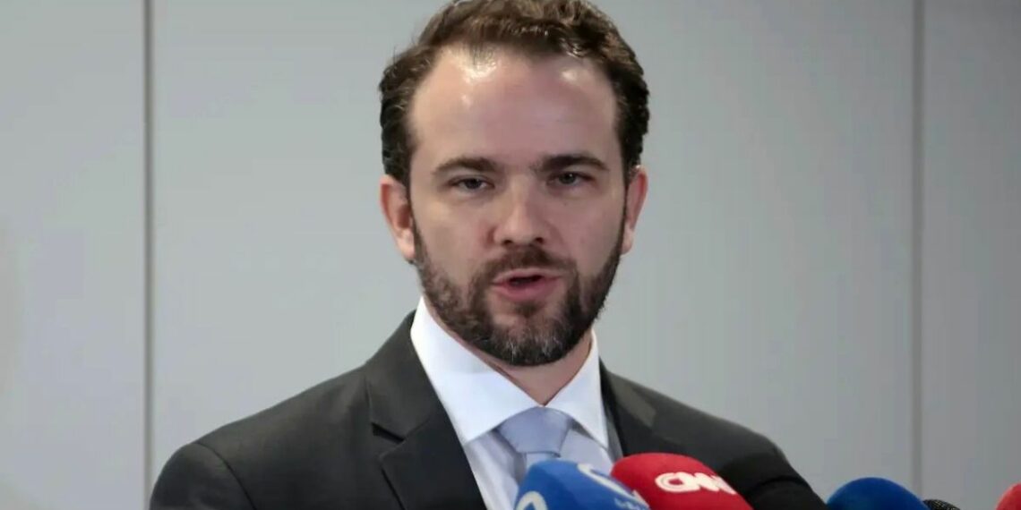 Em Paris, o ministro da Fazenda, Dario Durigan, defendeu a taxação global de super-ricos e apoiou a inclusão do tema nas discussões do G7 sobre justiça tributária.