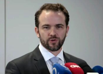 Em Paris, o ministro da Fazenda, Dario Durigan, defendeu a taxação global de super-ricos e apoiou a inclusão do tema nas discussões do G7 sobre justiça tributária.