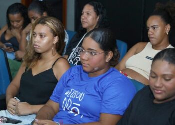 Audiência pública na Assembleia Legislativa do Espírito Santo debate violência obstétrica, falta de dados municipais e medidas para fortalecer políticas públicas de proteção às gestantes.