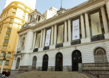 Câmara do Rio aprova projeto que limita a 5% os cargos comissionados ocupados por não concursados. Proposta segue para sanção e reforça gestão fiscal.