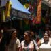 Juros altos e spreads bancários recordes aumentam o endividamento das famílias brasileiras. Governo lança Novo Desenrola para renegociar dívidas com descontos.