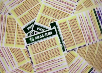 Mega-Sena acumula novamente e prêmio do próximo concurso está estimado em R$ 52 milhões. Confira as dezenas sorteadas e os valores pagos na quina e quadra.
