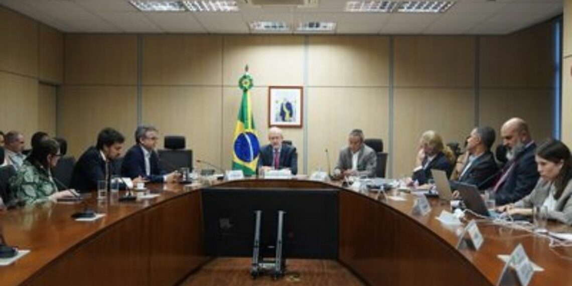 Governo federal critica projetos de lei em tramitação no Congresso e alerta para riscos de aumento do desmatamento e enfraquecimento da proteção ambiental.