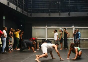 SP Escola de Teatro está com inscrições abertas até 15 de maio para curso superior gratuito em produção cênica com 109 vagas em São Paulo.