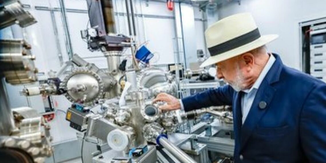 Lula participou em Campinas da inauguração de novas estruturas do Sirius e defendeu investimentos em ciência, inovação e soberania tecnológica no Brasil.
