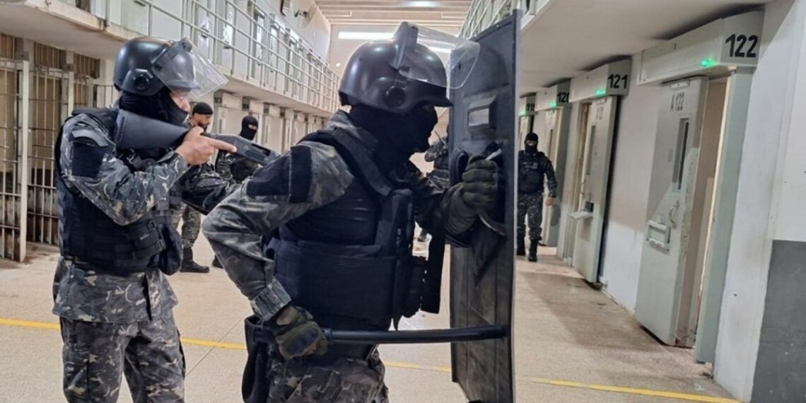 Operação Mute realizada no Espírito Santo terminou sem apreensão de celulares, drogas ou armas em presídios da Grande Vitória. Ação mobilizou cerca de 300 policiais penais.