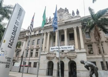 USP inicia elaboração de política de cotas para pessoas com deficiência nos vestibulares Fuvest, Enem-USP e Provão Paulista. Medida começa a valer em 2028.