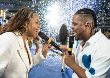 Cantora Jéssica Martin, intérprete da Beija-Flor, recebe o Prêmio Dandara da Alerj por sua trajetória no samba e destaque no carnaval carioca.