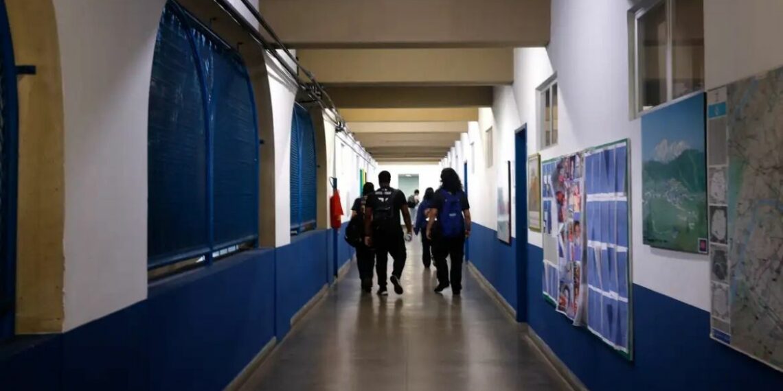 Levantamento da Fundação Carlos Chagas e MEC revela que 71,7% dos gestores de escolas públicas têm dificuldades para lidar com bullying, racismo e outras violências escolares.