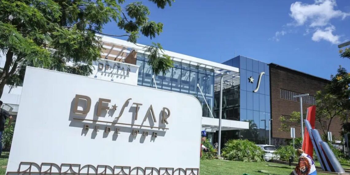 Jair Bolsonaro segue internado em Brasília após cirurgia no ombro. Hospital informa que ex-presidente apresenta boa evolução clínica e controle da dor.