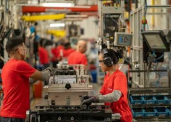 RAIS 2025 aponta crescimento de 5% no emprego formal no Brasil, com quase 60 milhões de vínculos ativos e avanço do setor de serviços.