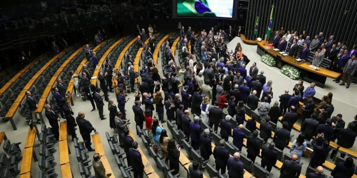 Câmara e Senado enviaram manifestações ao STF defendendo a validade da Lei da Dosimetria, que prevê redução de penas para condenados pelos atos de 8 de janeiro.