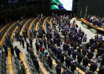 Câmara e Senado enviaram manifestações ao STF defendendo a validade da Lei da Dosimetria, que prevê redução de penas para condenados pelos atos de 8 de janeiro.