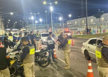 Operação integrada na Serra combateu rachas e manobras perigosas, autuando motoristas alcoolizados, condutores sem habilitação e outras infrações.