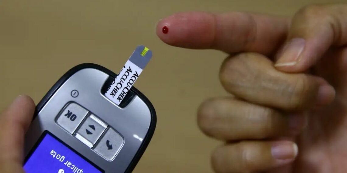 Pesquisa global mostra que 70% dos brasileiros com diabetes relatam impacto emocional causado pela doença. Ansiedade, isolamento e dificuldades na rotina afetam milhões de pacientes no país.
