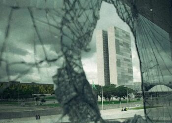 Documentários brasileiros e paraguaios que retratam a fragilidade democrática na América Latina disputam o Prêmio Platino 2026. Filmes abordam religião, ditadura e memória histórica.