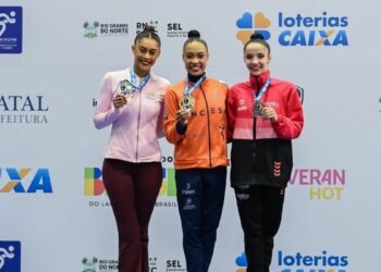 Ginasta capixaba Geovanna Santos conquista vice-campeonato geral e quatro medalhas no Campeonato Brasileiro Adulto de Ginástica Rítmica em Natal.