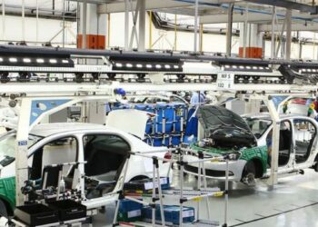 Lula defendeu o fortalecimento da indústria automotiva brasileira durante evento da Anfavea em Brasília e destacou crescimento da produção de veículos no país.