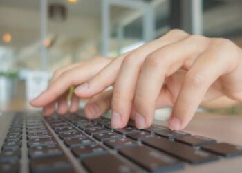 Programa Qualificar ES abre 22 mil vagas gratuitas em cursos on-line de qualificação profissional. Inscrições seguem até 15 de maio pelo site da Secti.