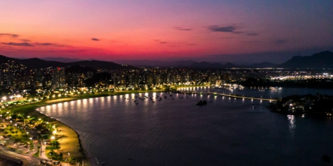 Vitória celebra o Dia Nacional do Turismo destacando crescimento sustentável, investimentos históricos e experiências culturais e naturais que fortalecem o destino.