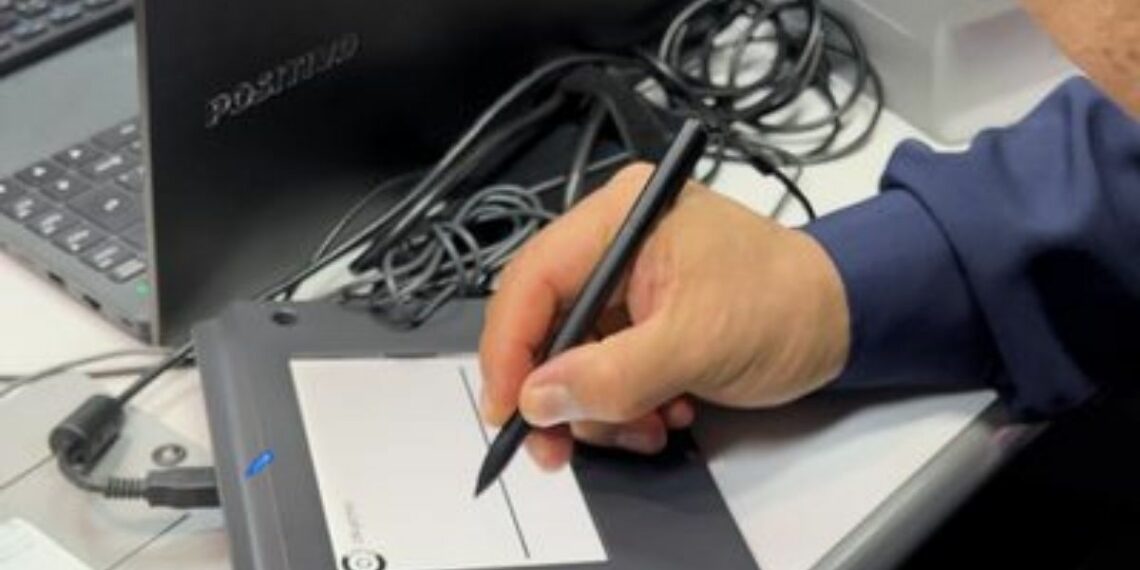 Governo federal amplia emissão da nova Carteira de Identidade Nacional durante a Semana do Trabalhador. Documento unifica dados e aumenta segurança digital.
