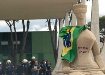 Alexandre de Moraes rejeita pedido da defesa de Débora do Batom para aplicação imediata do PL da Dosimetria, ainda não promulgado pelo Congresso.
