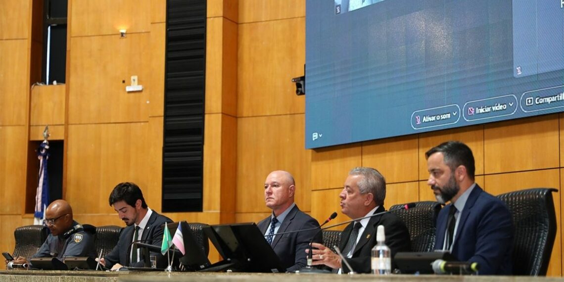 Debate na Assembleia Legislativa do Espírito Santo reuniu representantes da segurança pública e do sistema de Justiça para discutir redução da maioridade penal, medidas socioeducativas e políticas públicas voltadas à juventude.