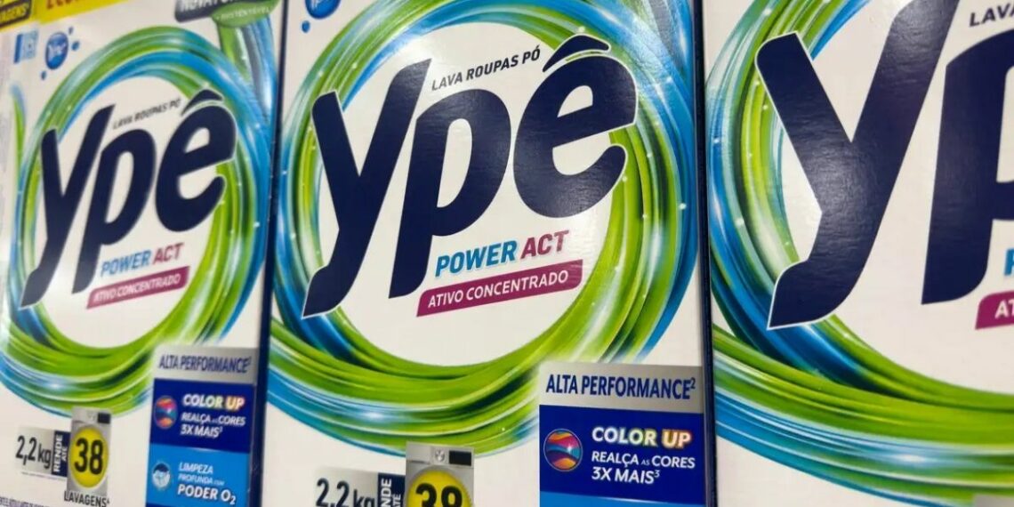 A Anvisa suspendeu e determinou o recolhimento de produtos da marca Ypê após identificar falhas graves na produção. Medida atinge detergentes, lava-roupas líquidos e desinfetantes com lotes terminados em número 1.
