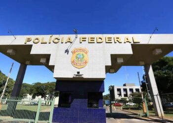 Polícia Federal cumpre mandados contra perito suspeito de vazar informações da Operação Compliance Zero, que investiga fraudes financeiras e relações envolvendo o Banco Master.