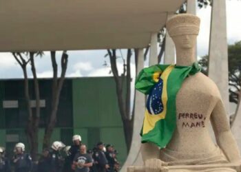 Débora do Batom recorre ao STF para tentar obter redução de pena prevista na nova Lei da Dosimetria, suspensa por Alexandre de Moraes.