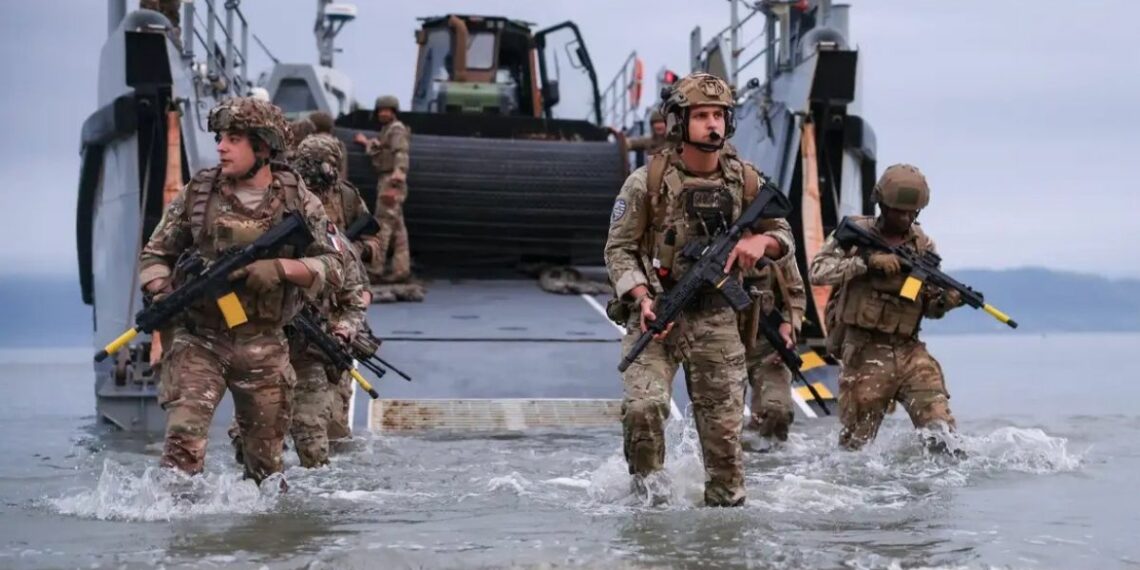 Exercício militar entre Brasil e França reuniu cerca de 1,7 mil militares na Ilha da Marambaia, no Rio de Janeiro, durante a Operação Jeanne d’Arc 2026.
