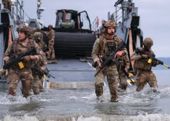Exercício militar entre Brasil e França reuniu cerca de 1,7 mil militares na Ilha da Marambaia, no Rio de Janeiro, durante a Operação Jeanne d’Arc 2026.
