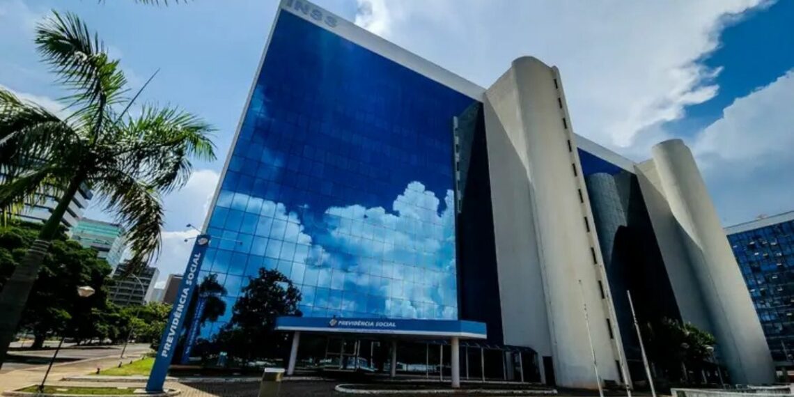 Supremo Tribunal Federal mantém decisão contra a revisão da vida toda do INSS após retirada de destaque feita por Edson Fachin. Corte rejeitou novo recurso apresentado pela CNTM.