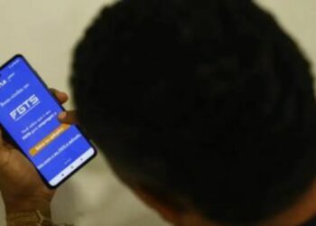 Trabalhadores poderão consultar saldo do FGTS para renegociação de dívidas no Novo Desenrola a partir de 25 de maio. Medida também prevê saque complementar para demitidos.