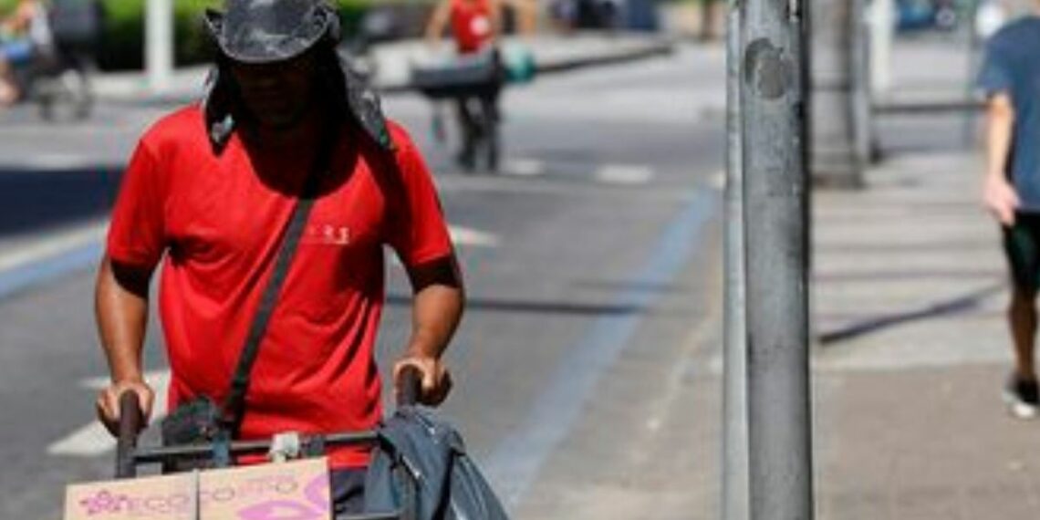 Estudos do Ipea divulgados no Dia do Trabalhador analisam redução da jornada 6x1, custos do transporte, inclusão social e mudanças no mercado de trabalho brasileiro.