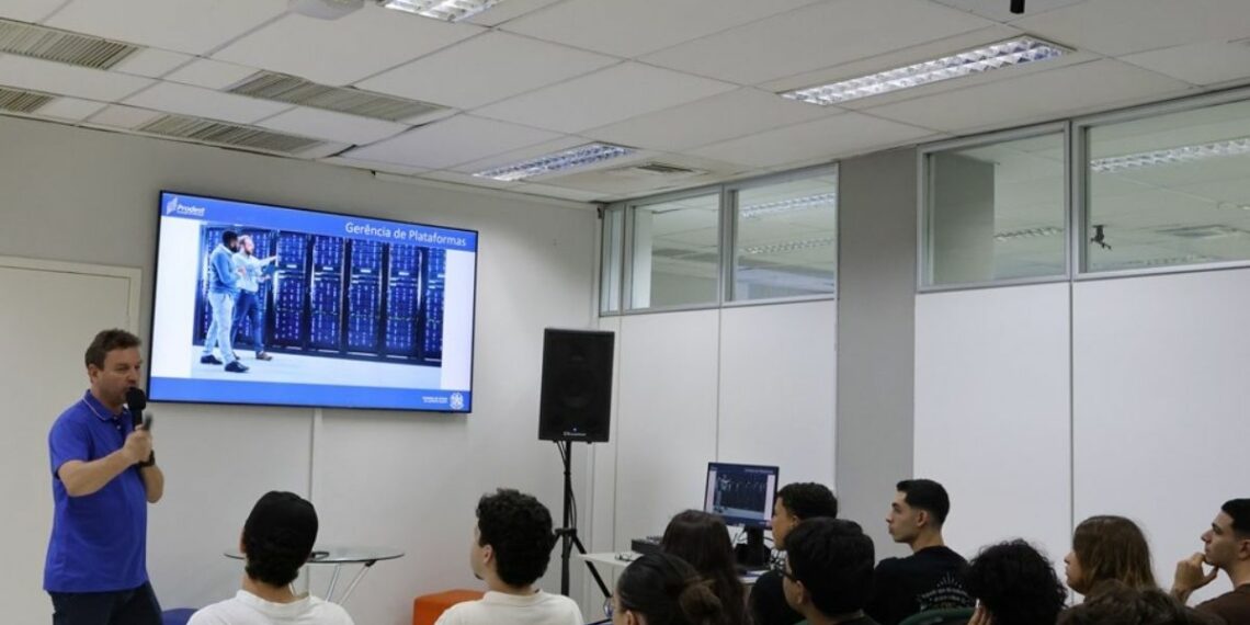 Estudantes da UVV participaram de visita técnica ao Prodest e conheceram serviços de TI prestados pelo órgão para instituições públicas do Espírito Santo.