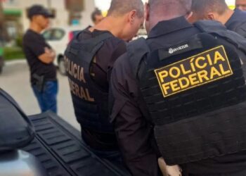 A Polícia Federal realizou a Operação Compliance Zero para investigar aplicações de aproximadamente R$ 3 bilhões da Rioprevidência em fundos do Banco Master, instituição liquidada pelo Banco Central em 2025.