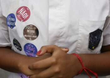 Câmara dos Deputados aprova projeto que aumenta penas para estupro, assédio sexual e crimes ligados à pedofilia. Proposta segue para análise do Senado.