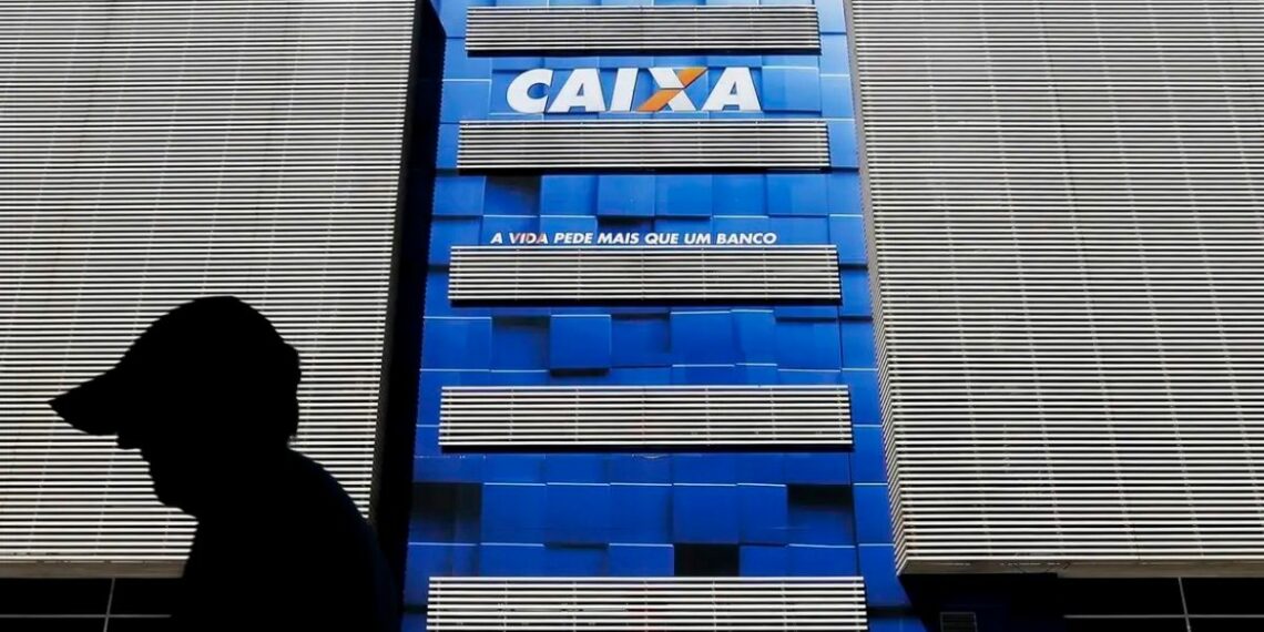 Caixa Econômica Federal registra lucro de R$ 3,5 bilhões no primeiro trimestre de 2026, com queda de 34,4%. Banco aponta impacto de novas regras do BC e destaca avanço do crédito imobiliário.