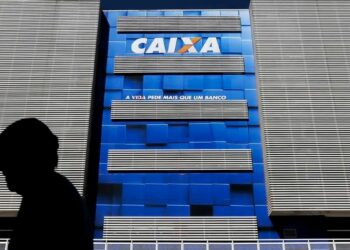 Caixa Econômica Federal registra lucro de R$ 3,5 bilhões no primeiro trimestre de 2026, com queda de 34,4%. Banco aponta impacto de novas regras do BC e destaca avanço do crédito imobiliário.