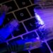 Governo do Espírito Santo avança na modelagem da concessão da rede de fibra óptica estadual. Projeto prevê parceria com iniciativa privada para modernizar infraestrutura e ampliar conectividade.